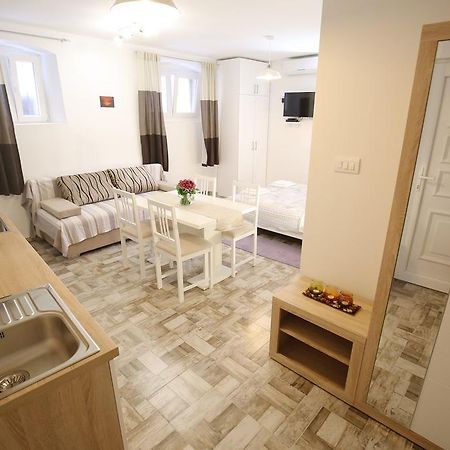 זאדאר Studio Apartment Laura מראה חיצוני תמונה